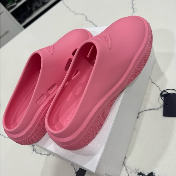 Prada slide - Picture 5 of 6